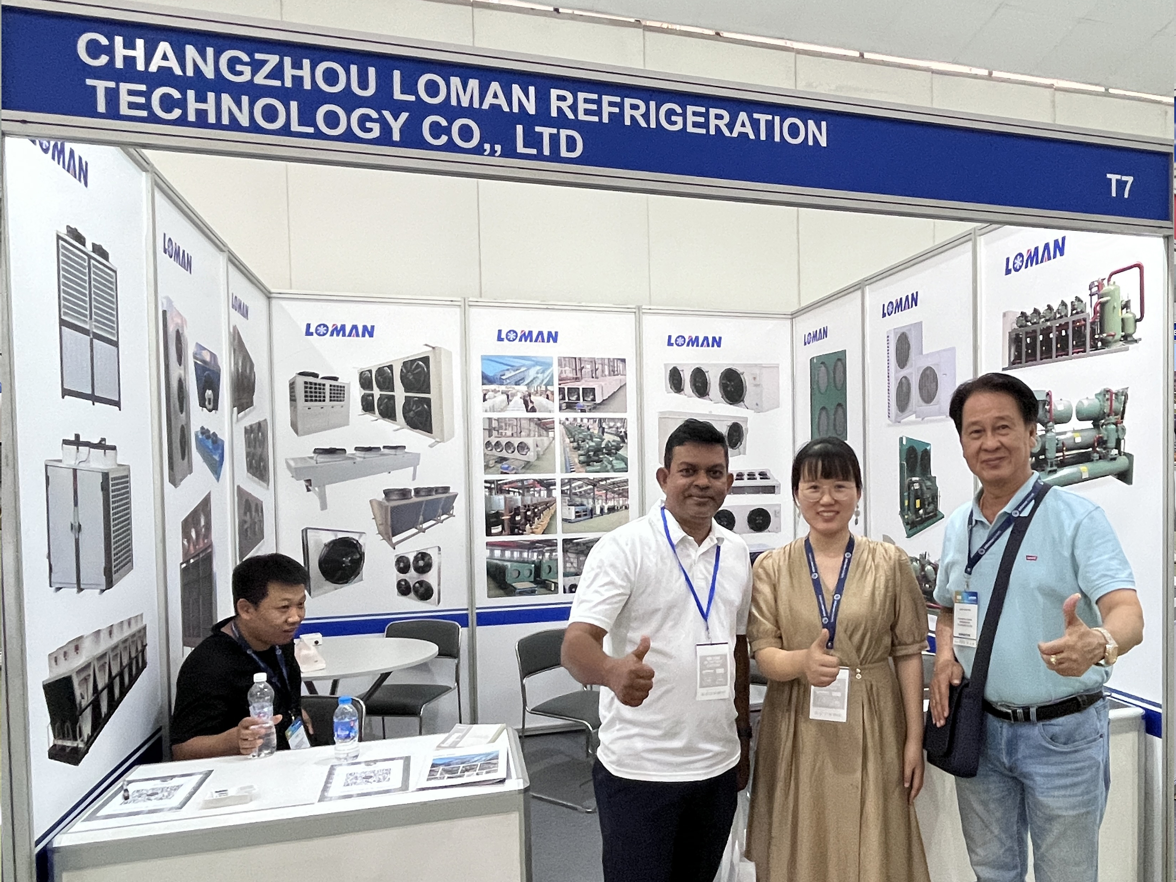 dTake photo with customers